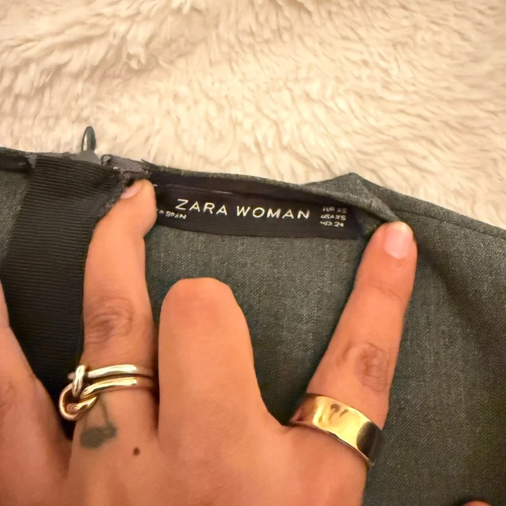Zara Gray Midi A-Line Dress with V-Neck - Picture 2 of 3